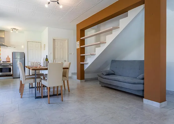 Mali Raj * Silo (Krk)